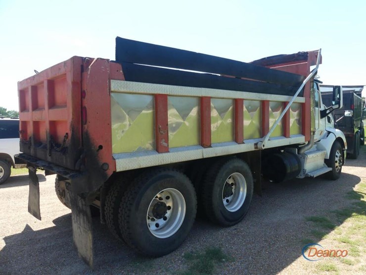 2016-peterbilt-579-image-2
