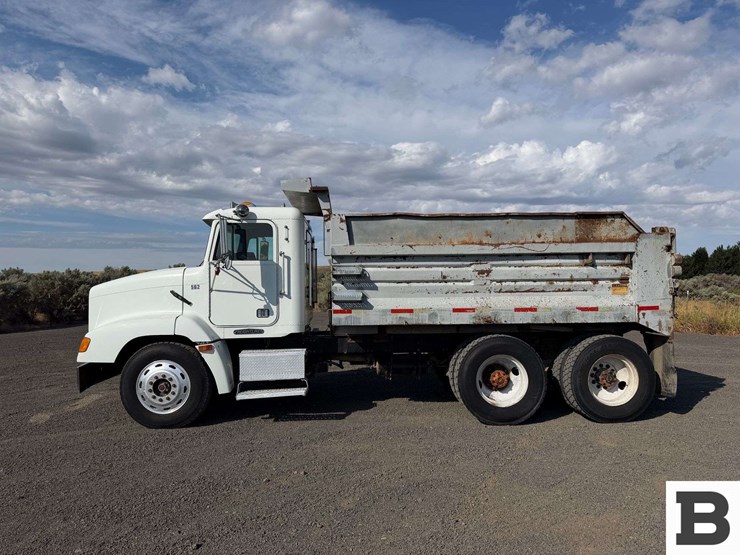 1996-freightliner-fld112-image-2