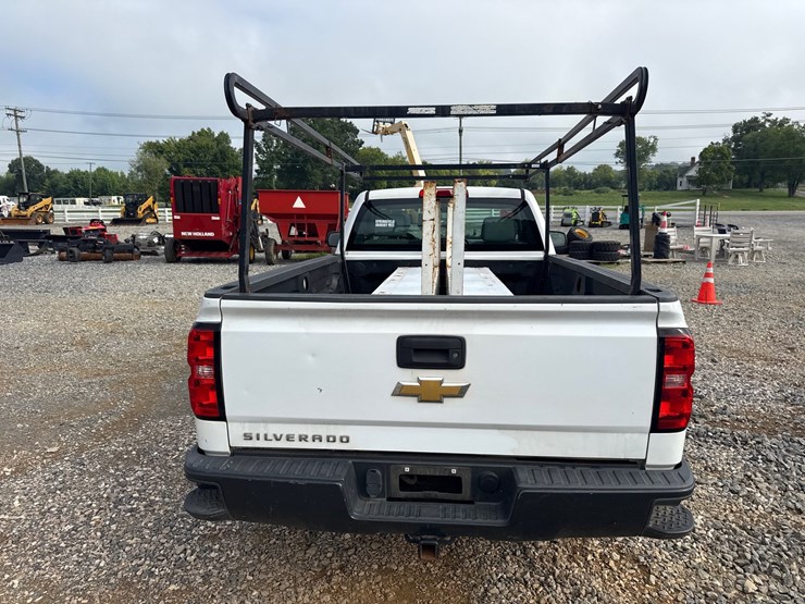 #1002-•-2015-chevrolet-silverado-pickup-truck-image-6