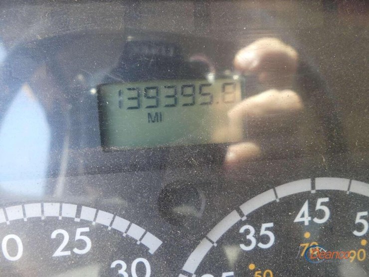 2012-freightliner-m2-106-image-18
