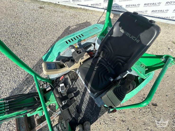 2018-takeuchi-tb230-image-22