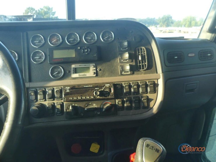 2013-peterbilt-388-image-17