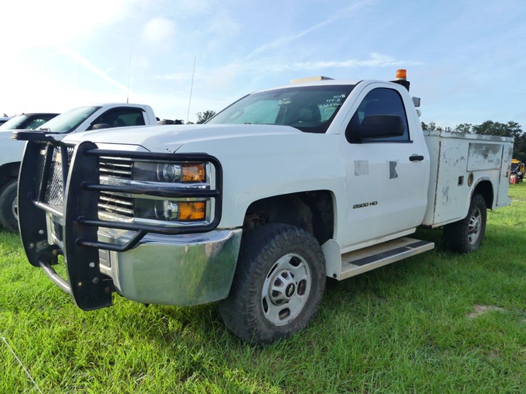 2015-chevrolet-2500hd-image-2