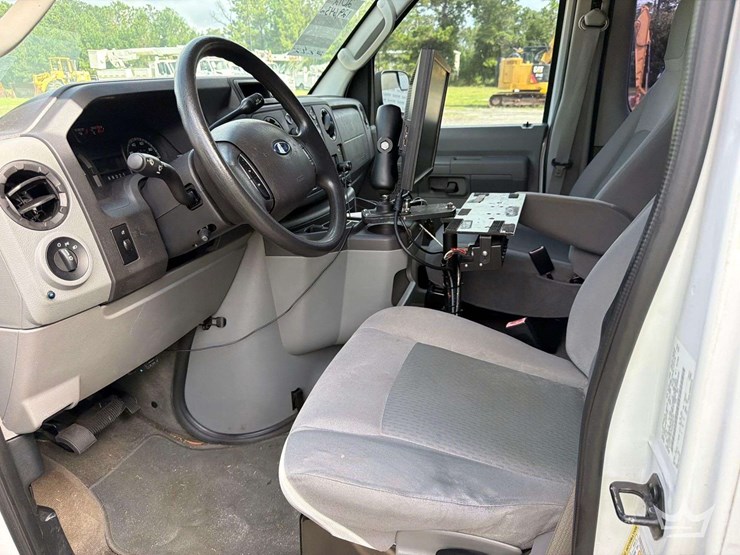 2012-ford-cargo-image-13