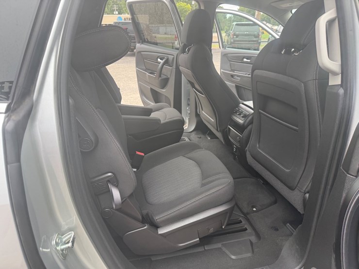 2017-chevrolet-traverse-lt-image-17