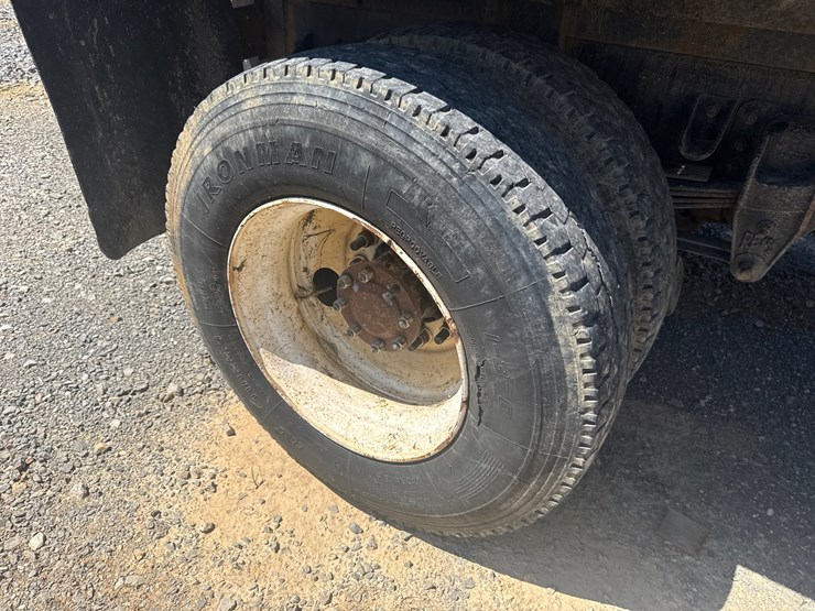 2000-kenworth-t300-image-13