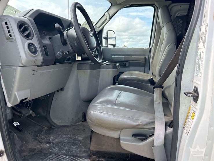 2012-ford-cargo-image-13