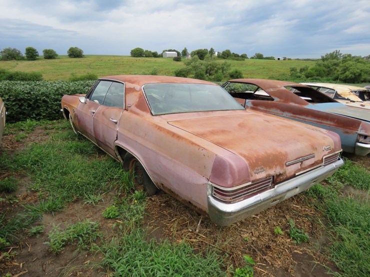 1966-chevrolet-caprice-4dr-ht-image-5