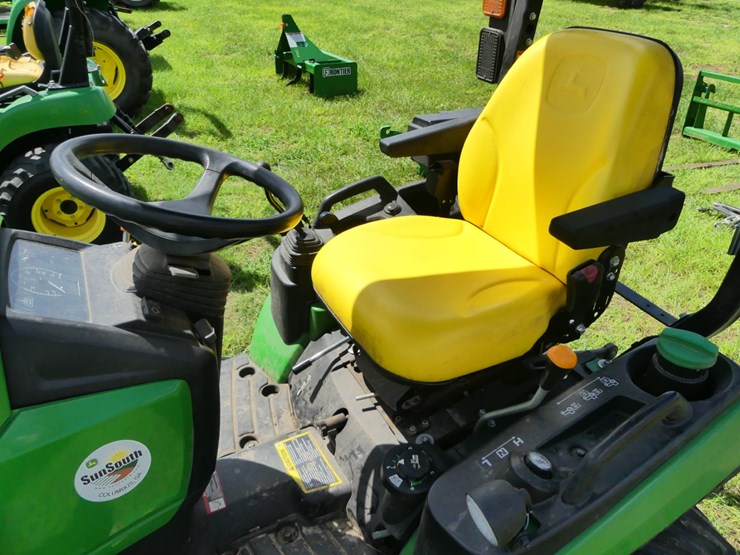 2021-john-deere-1025r-image-13