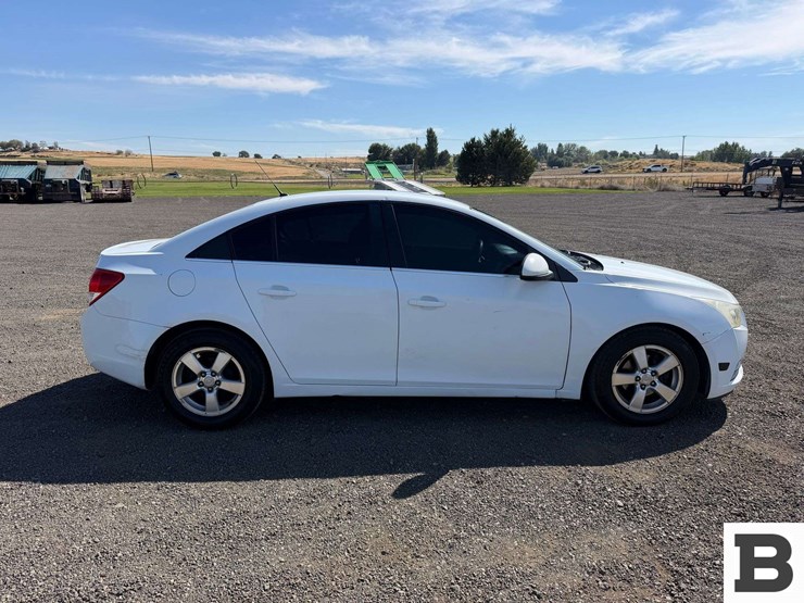 2012-chevrolet-cruze-sedan-image-6