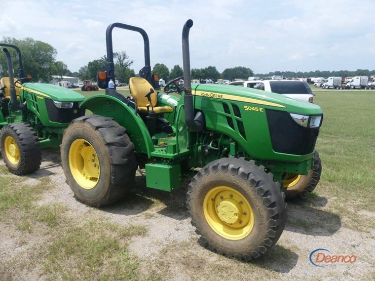 2021-john-deere-5045e-image-1
