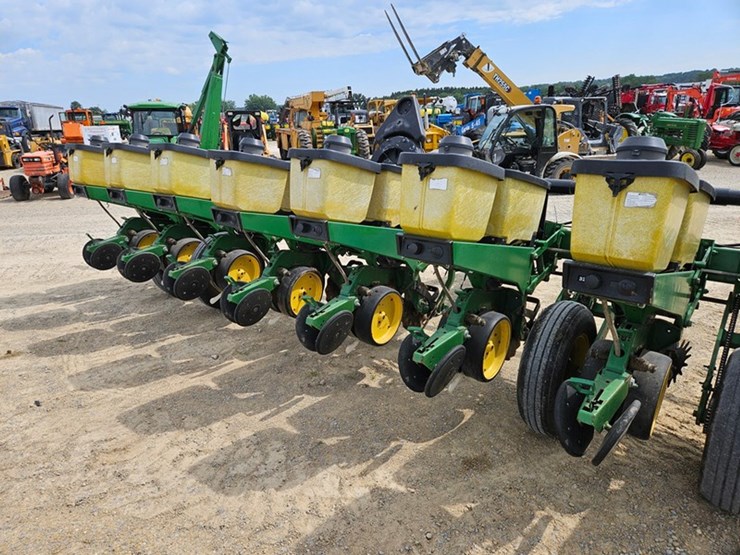 john-deere-7200-image-40