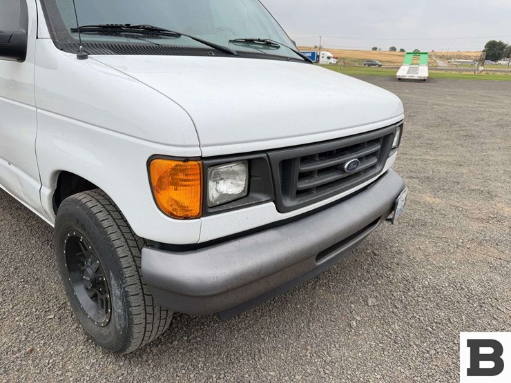 2006-ford-cargo-image-9