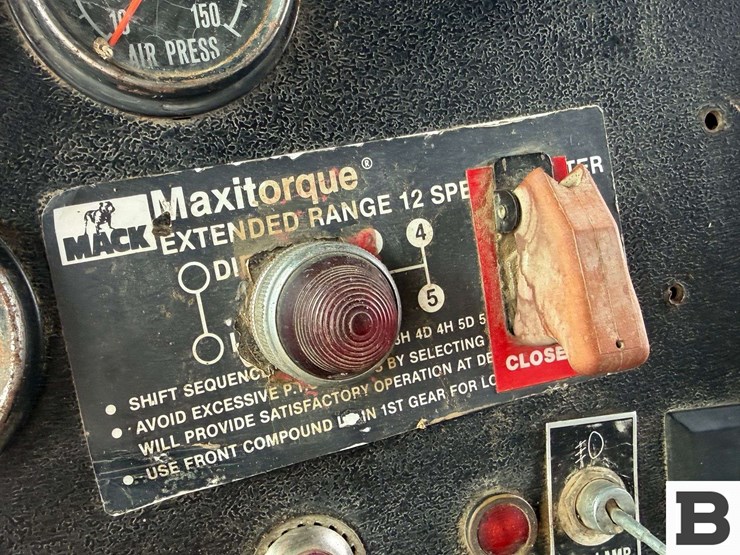 1988-mack-rd688s-image-29