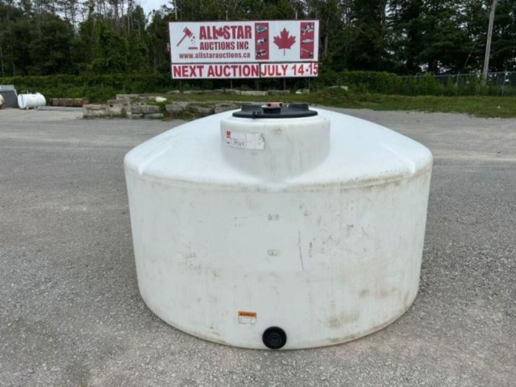 water-1,100-gal-polyethylene-tank-image-1