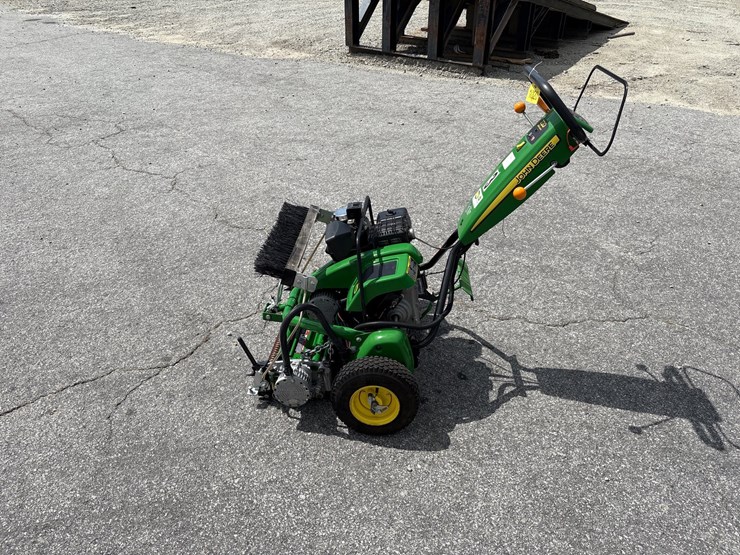 #1020-•-john-deere-220e-cut-walking-greensmower-image-8