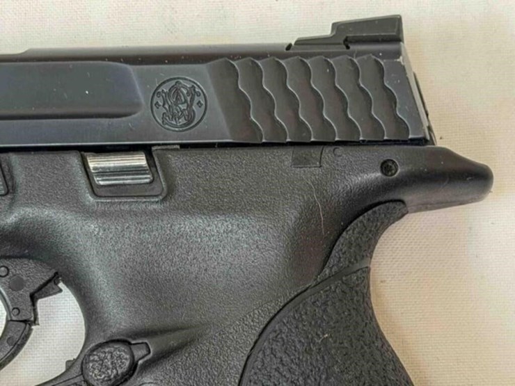 smith-&-wesson-m&p40-40cal-pistol-image-13