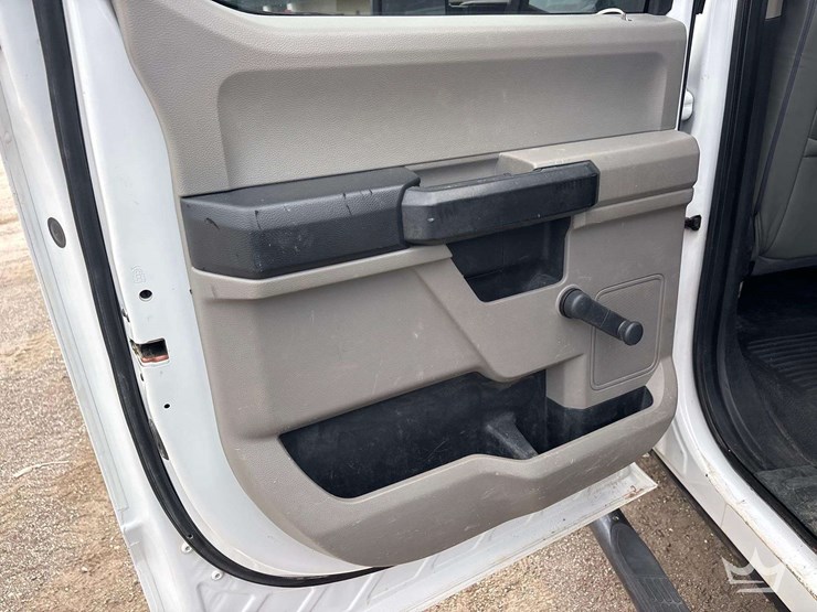 2019-utility-flatbed-image-17