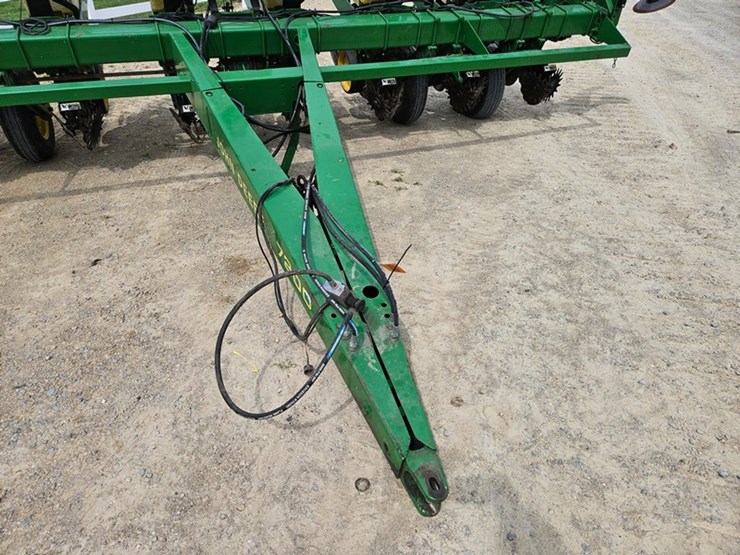 john-deere-7200-image-10