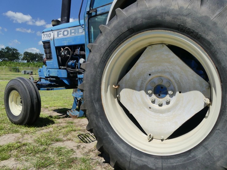 ford-7710-image-9