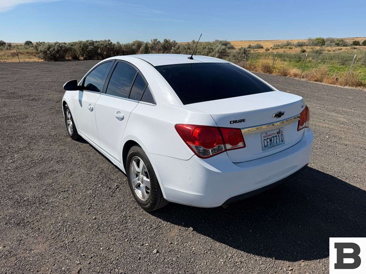 2012-chevrolet-cruze-sedan-image-3