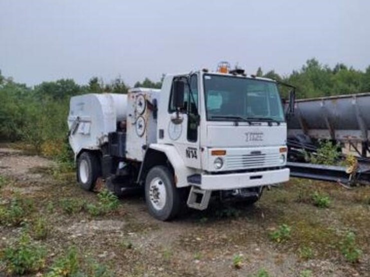 2004-freightliner-fc80-image-5