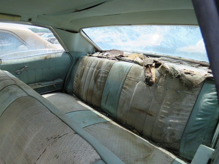 1965-chevrolet-impala-4dr-sedan-image-13