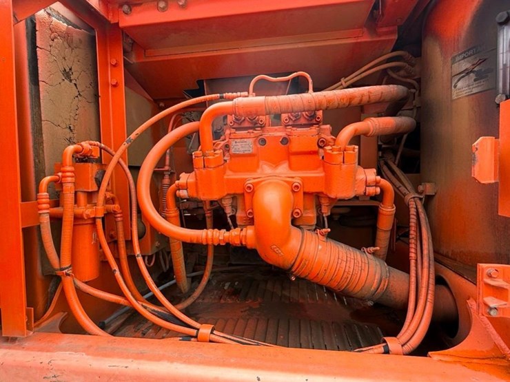 hitachi-ex270-lc-5-image-11