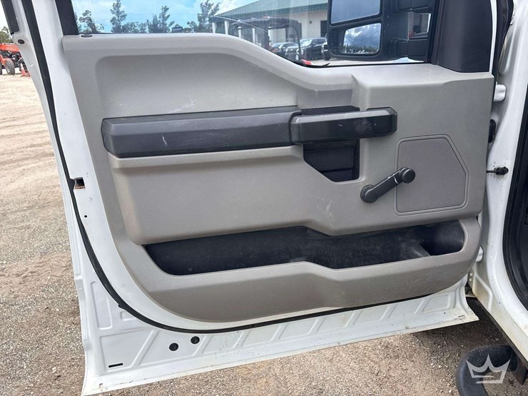 2019-utility-flatbed-image-10