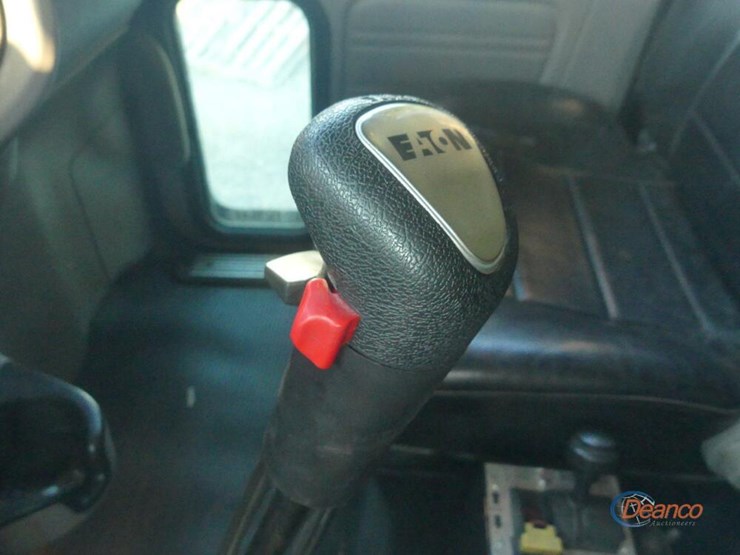 2013-peterbilt-388-image-18