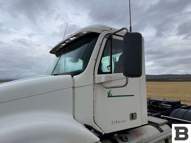 2005-freightliner-columbia-120-image-55