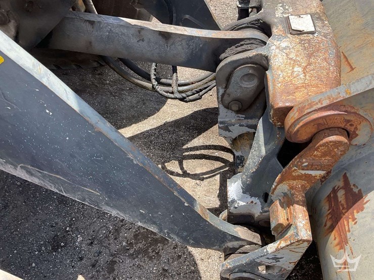 2016-deere-524k-image-21