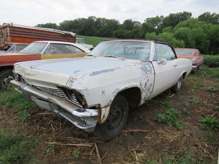 1965-chevrolet-impala-ss-2dr-ht-image-3