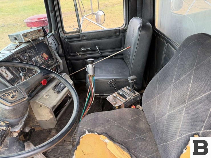 1988-mack-rd688s-image-50