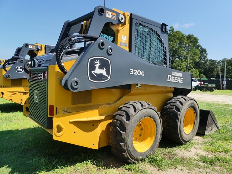 2024-deere-320g-image-3