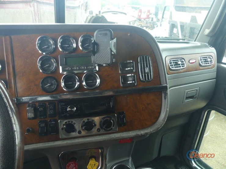 2006-peterbilt-379-image-17