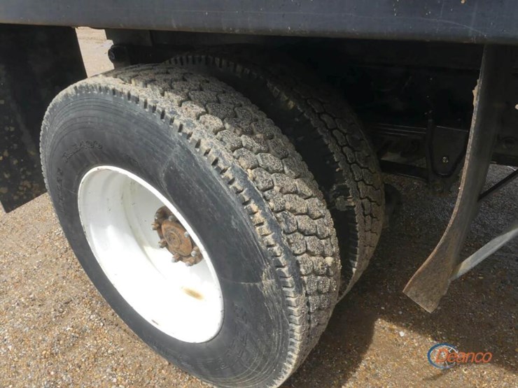 2008-hino-268-image-6