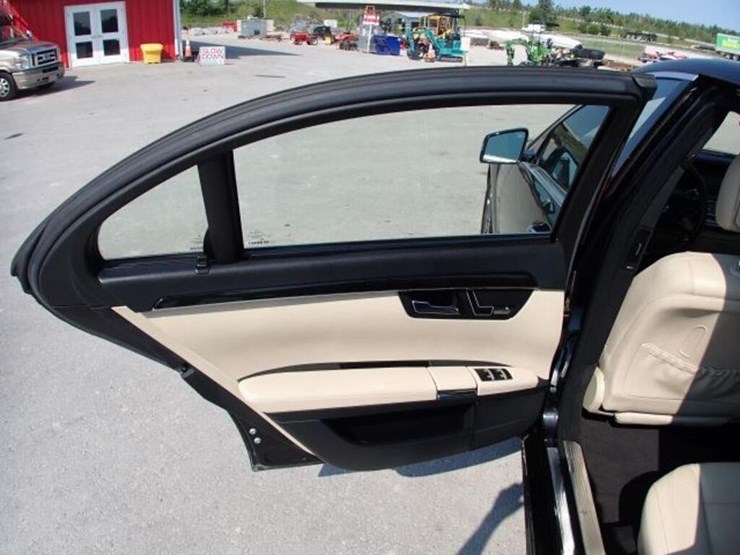 2012-mercedes-benz-s350-bluetec-4matic-awd-sedan-w-image-24