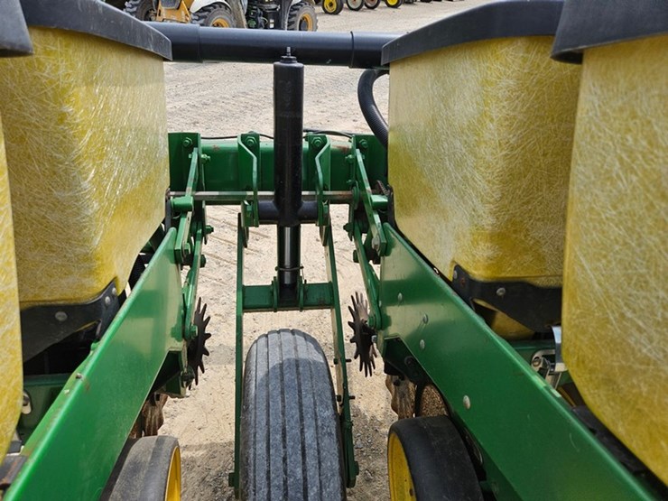 john-deere-7200-image-50