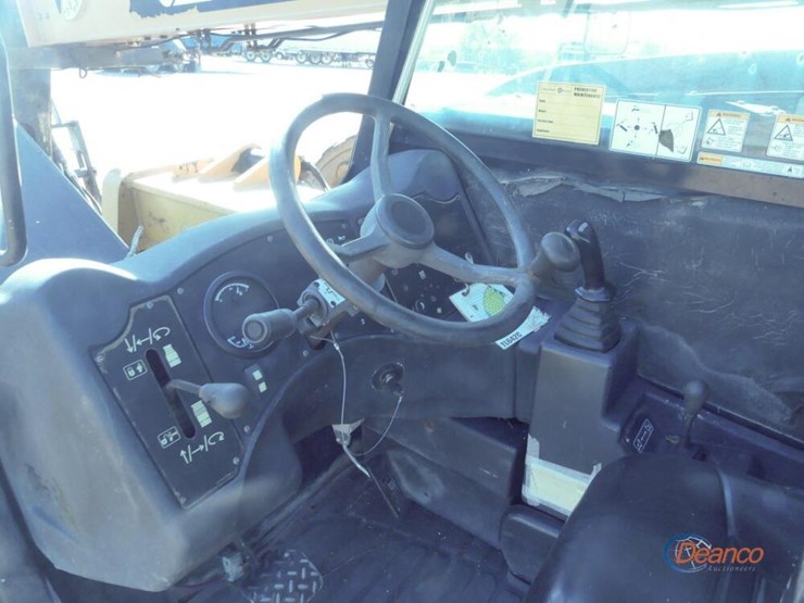 2015-caterpillar-tl642c-image-11