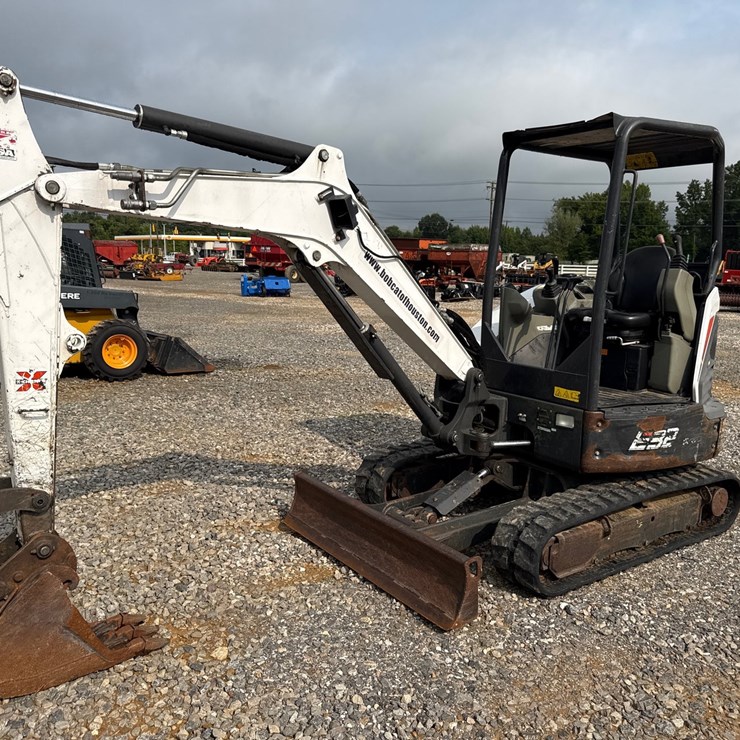 2021 BOBCAT E32i