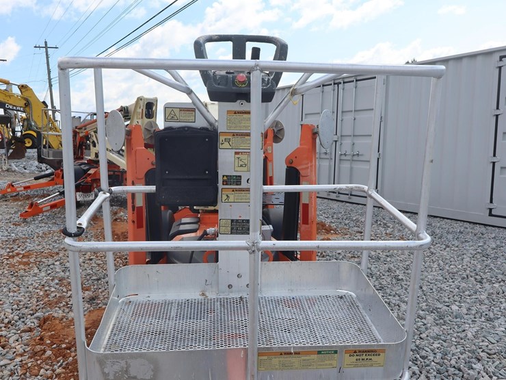 2016-jlg-t350-image-22