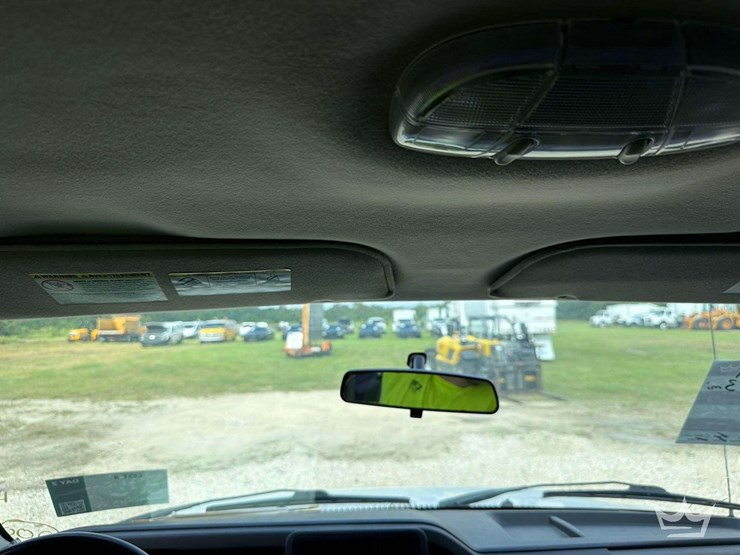 2012-ford-cargo-image-17