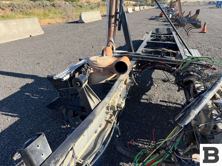 2013-volvo-vnl-truck-frame-image-9