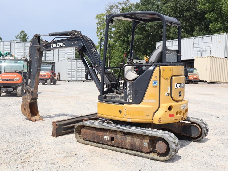 2017-deere-35g-image-3