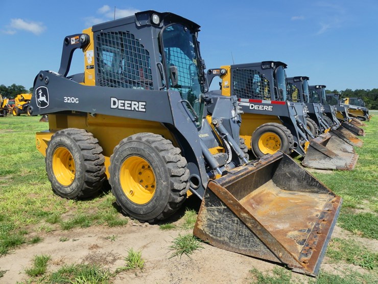 2023-deere-320g-image-1