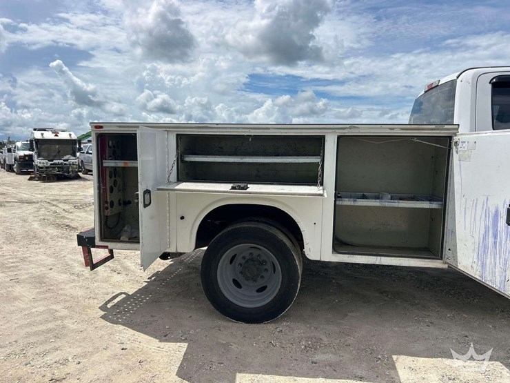 2017-ford-f550-image-25