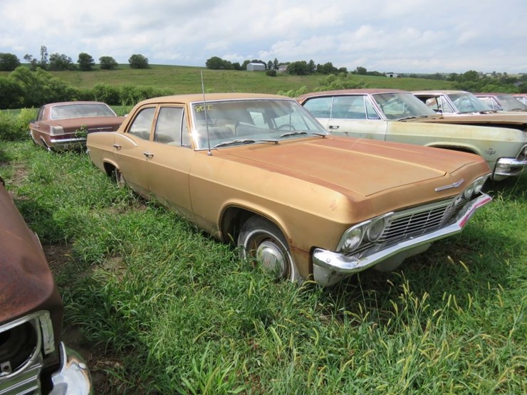 1965-chevrolet-biscayne-4dr-sedan-image-1