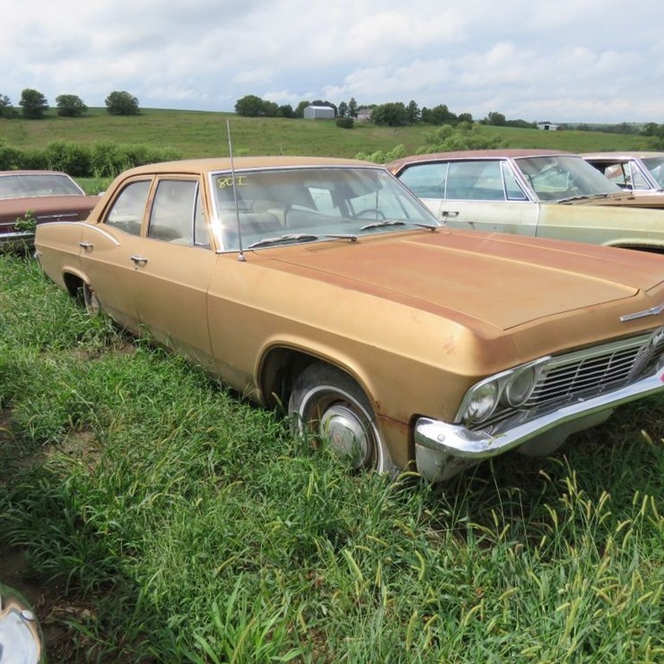 1965 Chevrolet Biscayne 4dr Sedan