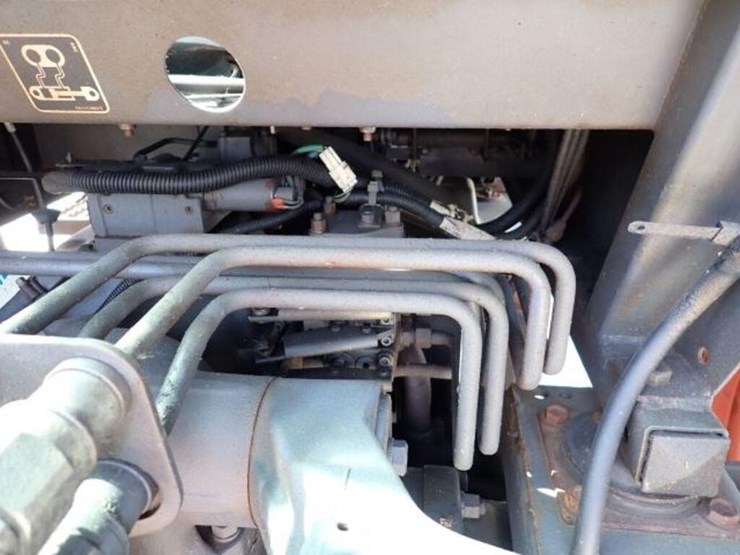 2009-kubota-m135x-image-86